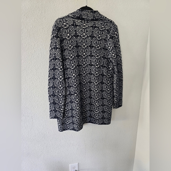 Chico's Long Cardigan Womens Sz L White Blue Sweater Collared Open Aztec - Picture 11 of 12